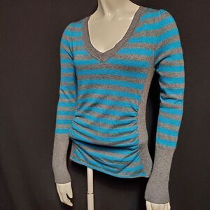 Takeout Gray & Blue Striped V-Neck Sweater (M)
